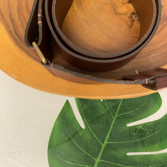 Burberry Wide Leather Belt - Picture 2 of 7